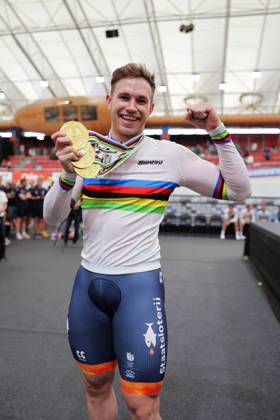 2025 Tissot UCI Track World Championships Picture by Alex Whitehead SWpix.com - 26 10 2025 - Cycling - 2025 Tissot UCI Track World Championships - Velodromo PenalolÃ n, Santiago, Chile - Men s Sprint Podium - Harrie Lavreysen (Netherlands) with the 4 Gold Medals he has won at the 2025 Tissot UCI Track World Championships Copyright: x xSWpix.comx(t axPhotographyxHubxLtd)xAlexxWhitehead SWpix.comx SWP-3030-12051