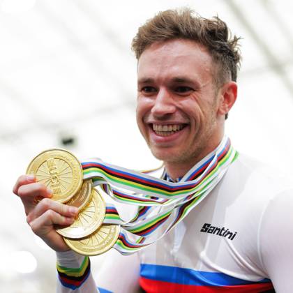 2025 Tissot UCI Track World Championships Picture by Alex Whitehead SWpix.com - 26 10 2025 - Cycling - 2025 Tissot UCI Track World Championships - Velodromo PenalolÃ n, Santiago, Chile - Men s Sprint Podium - Harrie Lavreysen (Netherlands) with the 4 Gold Medals he has won at the 2025 Tissot UCI Track World Championships Copyright: x xSWpix.comx(t axPhotographyxHubxLtd)xAlexxWhitehead SWpix.comx SWP-3030-12053
