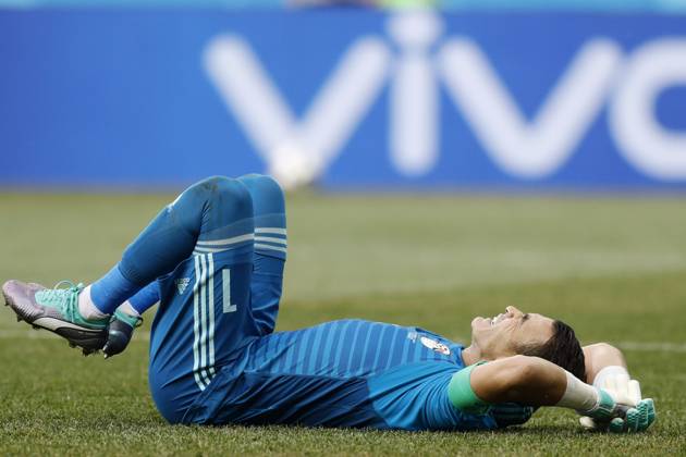 Saudi Arabia v Egypt : Group A - 2018 FIFA World Cup, WM, Weltmeisterschaft, Fussball Russia VOLGOGRAD, RUSSIA - JUNE 25 : Goalkeeper Essam El Hadary of Egypt is seen after an injury during the 2018 FIFA World Cup Russia Group G match between Saudi Arabia and Egypt at the Volgograd Arena in Volgograd, Russia on June 25, 2018. Volgograd Rusya. Editorial use only. Please get in touch for any other usage.  Copyright: x2025xAnadoluxGökhanxBalcÄ±x
