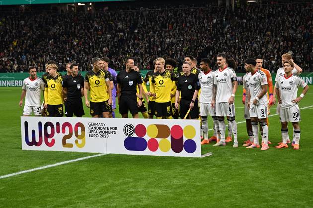28.10.2025, xjhx, Fussball DFB Pokal 2.Runde, Eintracht Frankfurt - Borussia Dortmund v.l. We 29 Women™s Euro 2029 (DFL DFB REGULATIONS PROHIBIT ANY USE OF PHOTOGRAPHS as IMAGE SEQUENCES and or QUASI-VIDEO) Frankfurt am Main