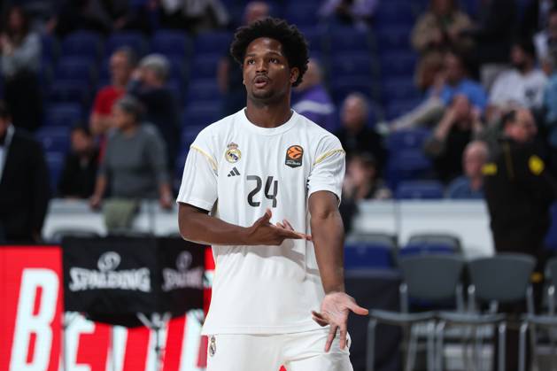 October 21, 2025, Madrid, Madrid, SPAIN: Andres Feliz of Real Madrid warms up during the EuroLeague Regular Season Round 8 match between Real Madrid and Fenerbahce Beko Istanbul at Movistar Arena on October 30, 2025 in Madrid, Spain. Madrid SPAIN - ZUMAa181 20251021_zaa_a181_437 Copyright: xIrinaxR.xHipolitox