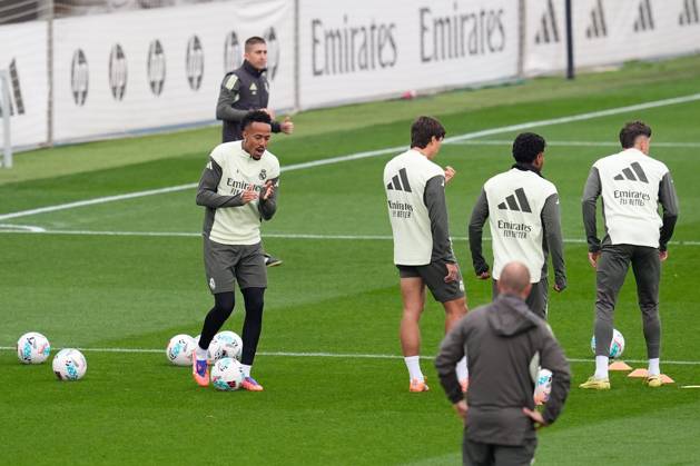 October 31, 2025, Valdebebas, Madrid, Spain: Eder Militao during the training day of Real Madrid ahead the Spanish League, LaLiga EA Sports, football match against Valencia CF at Ciudad Deportiva Real Madrid on October 31, 2025, in Valdebebas, Madrid, Spain. Valdebebas Spain - ZUMAa181 20251031_zaa_a181_032 Copyright: xDennisxAgyemanx