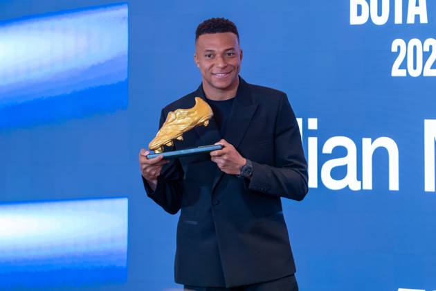 Real Madrid CF™s Kylian Mbappe receives the Golden Boot 2024-25. October 31, 2025. (20251031310)