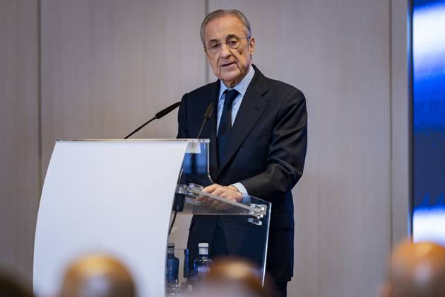 Kylian Mbappe Awarded With Golden Boot 2024-2025 Florentino Perez, President of Real Madrid, speaks during the ceremony of Golden Boot 2024-2025 award to Kylian Mbappe at Estadio Santiago Bernabeu on October 31, 2025 in Madrid, Spain. Madrid Estadio Santiago Bernabeu Madrid Spain Copyright: xAlbertoxGardinx AGardin_20251031_Mbappe_Golden_0699