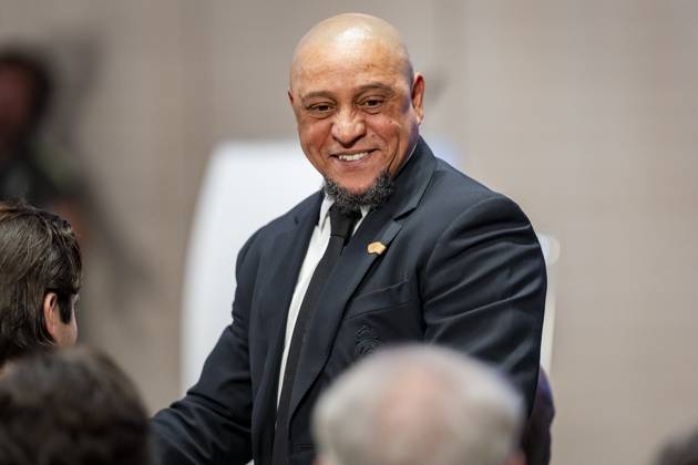 Kylian Mbappe Awarded With Golden Boot 2024-2025 Roberto Carlos, former player of Real Madrid, is seen during the ceremony of Golden Boot 2024-2025 award to Kylian Mbappe at Estadio Santiago Bernabeu on October 31, 2025 in Madrid, Spain. Madrid Estadio Santiago Bernabeu Madrid Spain Copyright: xAlbertoxGardinx AGardin_20251031_Mbappe_Golden_0949