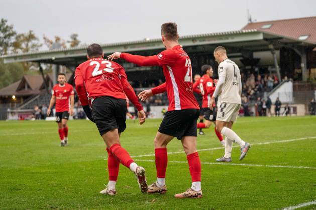 Fabian Eisele (SG Sonnenhof Großaspach, 23) jubelt mit Loris Maier (SG Sonnenhof Großaspach, 27), SG Sonnenhof Großaspach vs. 1. FSV Mainz 05 II, Fussball, Regionalliga Südwest, 15. Spieltag, Saison 2025 2026, 01.11.2025 SG Sonnenhof Großaspach vs. 1. FSV Mainz 05 II, Fussball, Regionalliga Südwest, 15. Spieltag, Saison 2025 2026, 01.11.2025 Aspach Copyright: xEibner-Pressefoto PhilipxZieglerx EP_PZR