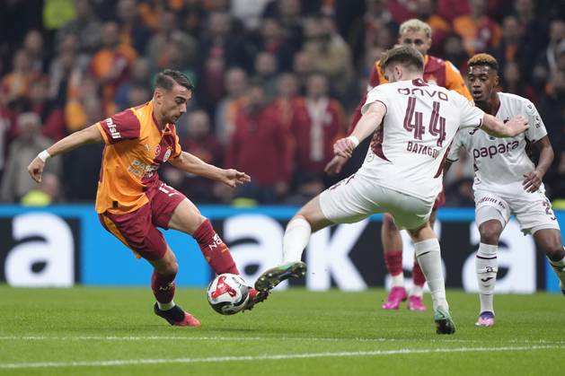 Galatasaray v Trabzonspor Turkish Super League Yunus Akgün of Galatasaray SK is seen in action during the Turkish Super League match between Galatasaray and Trabzonspor at the Rems Park Stadium on November 1, 2025 in Istanbul, Turkey. (Photo by Gokhan Taner Middle East Images) Istanbul Istanbul Türkiye Copyright: xGokhanxTanerx