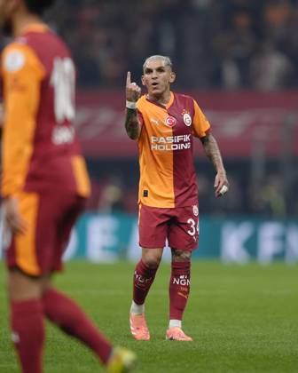Galatasaray v Trabzonspor Turkish Super League Lucas Sebastian Torreira Di Pascua of Galatasaray SK reacts during the Turkish Super League match between Galatasaray and Trabzonspor at the Rems Park Stadium on November 1, 2025 in Istanbul, Turkey. (Photo by Gokhan Taner Middle East Images) Istanbul Istanbul Türkiye Copyright: xGokhanxTanerx