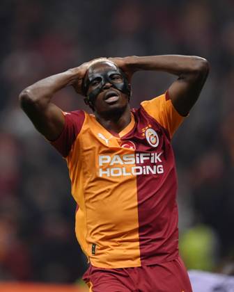 Galatasaray v Trabzonspor Turkish Super League Victor James Osimhen of Galatasaray SK reacts during the Turkish Super League match between Galatasaray and Trabzonspor at the Rems Park Stadium on November 1, 2025 in Istanbul, Turkey. (Photo by Gokhan Taner Middle East Images) Istanbul Istanbul Türkiye Copyright: xGokhanxTanerx