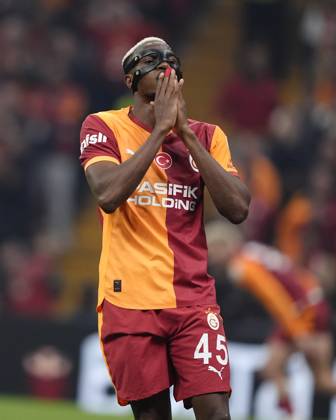 Galatasaray v Trabzonspor Turkish Super League Victor James Osimhen of Galatasaray SK reacts during the Turkish Super League match between Galatasaray and Trabzonspor at the Rems Park Stadium on November 1, 2025 in Istanbul, Turkey. (Photo by Gokhan Taner Middle East Images) Istanbul Istanbul Türkiye Copyright: xGokhanxTanerx