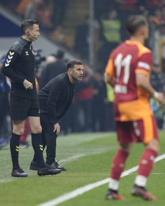 Galatasaray v Trabzonspor Turkish Super League Okan Buruk, Head Coach of Galatasaray SK, is seen during the Turkish Super League match between Galatasaray and Trabzonspor at the Rems Park Stadium on November 1, 2025 in Istanbul, Turkey. (Photo by Gokhan Taner Middle East Images) Istanbul Istanbul Türkiye Copyright: xGokhanxTanerx