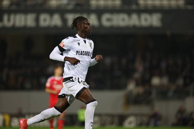 Vando Felix ( Vitoria SC ) in action during the match between Vitoria SC and SL Benfica, valid for Liga Portugal Betclic 2025 26 at Estadio D.Afonso Henriques on 1 November 2025. Guimaraes Estadio D.Afonso Henriques Guimaraes Portugal Copyright: xIMAGOx xPRIMExSPORTSxIMAGESx xFILIPExOLIVEIRAx