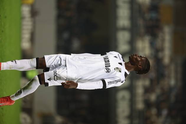 Vando Felix ( Vitoria SC ) in action during the match between Vitoria SC and SL Benfica, valid for Liga Portugal Betclic 2025 26 at Estadio D.Afonso Henriques on 1 November 2025. Guimaraes Estadio D.Afonso Henriques Guimaraes Portugal Copyright: xIMAGOx xPRIMExSPORTSxIMAGESx xFILIPExOLIVEIRAx
