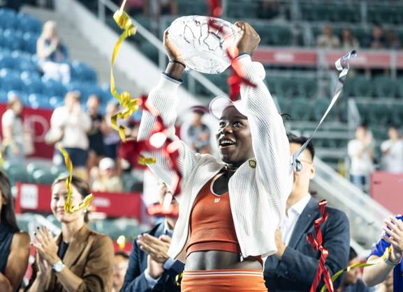 HONG KONG, CHINA - NOVEMBER 02: Victoria Mboko of Canada poses for photo with trophy after winning the Women s Singles Final match against Cristina Buca of Spain on day 7 of the 2025 Prudential Hong Kong Tennis Open at Victoria Park on November 2, 2025 in Hong Kong, China.  Copyright: xChinaxNewsxServicex 111601387260