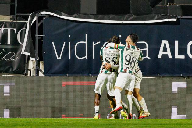 Players of Estrela seen celebrating after scoring goal during Liga Portugal game between teams of CF Estrela Amadora and Rio Ave FC at Estadio Jose Gomes (Maciej Rogowski Ball Raw Images) Amadora Estadio Jose Gomes Portugal Copyright: xMaciejxRogowskix maciejrogowski_estrela_rioave_2526-244