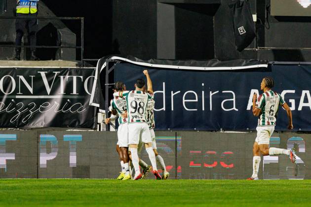 Players of Estrela seen celebrating after scoring goal during Liga Portugal game between teams of CF Estrela Amadora and Rio Ave FC at Estadio Jose Gomes (Maciej Rogowski Ball Raw Images) Amadora Estadio Jose Gomes Portugal Copyright: xMaciejxRogowskix maciejrogowski_estrela_rioave_2526-245