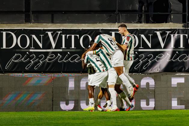 Players of Estrela seen celebrating after scoring goal during Liga Portugal game between teams of CF Estrela Amadora and Rio Ave FC at Estadio Jose Gomes (Maciej Rogowski Ball Raw Images) Amadora Estadio Jose Gomes Portugal Copyright: xMaciejxRogowskix maciejrogowski_estrela_rioave_2526-247