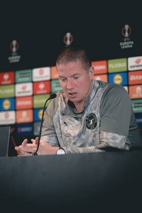 FC Midtjylland press conference, PK, Pressekonferenz - Europa League Herning, Denmark - November 5: Head coahc Mike Tullberg and Kevin Mbabu during FC Midtjylland press conference ahead of the match against Glasgow Celtic in UEFA Europa League at MCH Arena Herning MCH Arena Denmark Copyright: xDANIELxSTENTZx