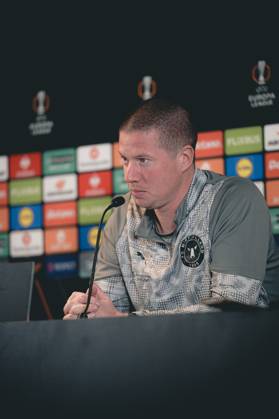 FC Midtjylland press conference, PK, Pressekonferenz - Europa League Herning, Denmark - November 5: Head coahc Mike Tullberg and Kevin Mbabu during FC Midtjylland press conference ahead of the match against Glasgow Celtic in UEFA Europa League at MCH Arena Herning MCH Arena Denmark Copyright: xDANIELxSTENTZx