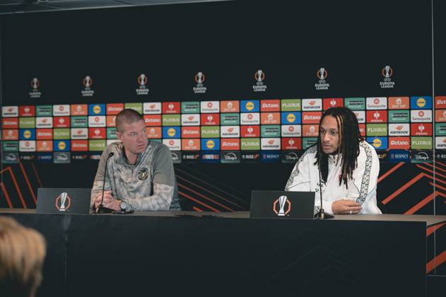 FC Midtjylland press conference, PK, Pressekonferenz - Europa League Herning, Denmark - November 5: Head coahc Mike Tullberg and Kevin Mbabu during FC Midtjylland press conference ahead of the match against Glasgow Celtic in UEFA Europa League at MCH Arena Herning MCH Arena Denmark Copyright: xDANIELxSTENTZx