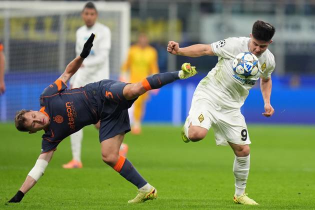 Inter Milan™s Nicolo Barella fights for the ball with Kairat s Dastan Satpayev during the Uefa Champions League soccer match between Inter and Kairat at the San Siro Stadium in Milan , north Italy - Wednesday , November 5 , 2025. - Soccer . Copyright: xSpada LaPressex