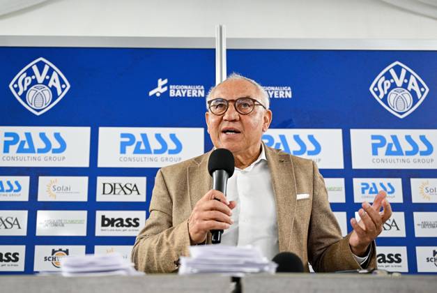 05.11.2025, xpsx, Viktoria Aschaffenburg Mitgliederversammlung, v.l. Felix Magath Aschaffenburg Bayern Deutschland (DEU)