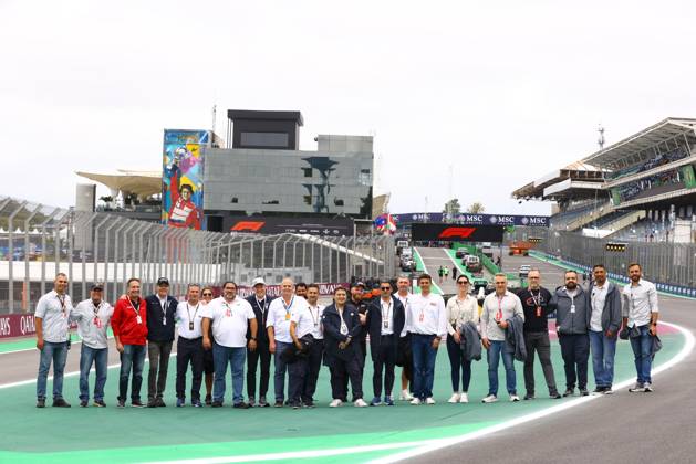 05.11.2025, Autodromo Jose Carlos Pace, Interlagos, Formula 1 MSC Cruises Grande Premio de Sao Paulo 2025 , im Bild FIA Renndirektor Rui Marques und FIA Sportdirektor Tim Malyon schauen sich die Strecke in Interlagos an. (Photo by Hasan Bratic DeFodi Images) 05 11 2025, Autodromo Jose Carlos Pace, Interlagos, Formula 1 MSC Cruises Grande Premio de Sao Paulo 2025 , in the picture FIA Race Director Rui Marques and FIA Sport Director Tim Malyon take a look at the track in Interlagos Photo by Hasan Bratic DeFodi Images