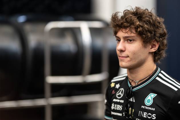 08.11.2025, Autodromo Jose Carlos Pace, Interlagos, Formula 1 MSC Cruises Grande Premio de Sao Paulo 2025 , im Bild Andrea Kimi Antonelli (ITA), Mercedes-AMG Petronas Formula One Team (Photo by Hasan Bratic DeFodi Images) 08 11 2025, Autodromo Jose Carlos Pace, Interlagos, Formula 1 MSC Cruises Grande Premio de Sao Paulo 2025 , in the picture Andrea Kimi Antonelli ITA , Mercedes AMG Petronas Formula One Team Photo by Hasan Bratic DeFodi Images