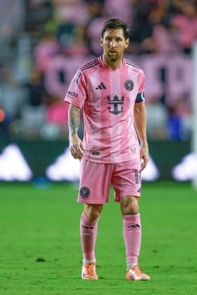 FT. LAUDERDALE, FL - NOVEMBER 08: Inter Miami forward Lionel Messi (10) looks on in the second half during game three of the first round playoff match between Inter Miami CF and Nashville SC at Chase Stadium on November 08, 2025 in Fort Lauderdale, Florida. (Photo by Chris Arjoon Icon Sportswire) SOCCER: NOV 08 MLS, Fussball Herren, USA Cup Playoffs Inter Miami CF vs Nashville SC EDITORIAL USE ONLY Icon251108001100