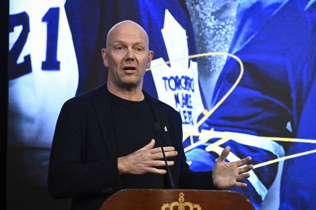 STOCKHOLM, SVERIGE 20251115 Mats Sundin tilldelas Börje Salming Courage Award, som delas ut officiellt i samband med NHL, Eishockey Herren, USA Global Series, vid en gala i spegelsalen pa Grand Hotel i Stockholm under lördagen. STOCKHOLM SVERIGE x10090x