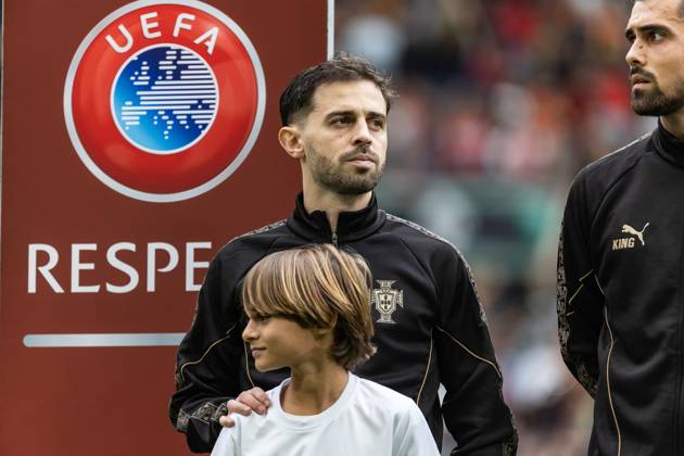 Bernardo Silva ( Portugal national team, Nationalteam ) before the match between Portugal National Team and Armenia National team, valid for 2026 World Cup Qualifiers at Est‡dio do Drag‹o on 16 November 2025. Porto Estadio do Dragao Porto Portugal Copyright: xIMAGOx xPRIMExSPORTSxIMAGESx xFILIPExOLIVEIRAx