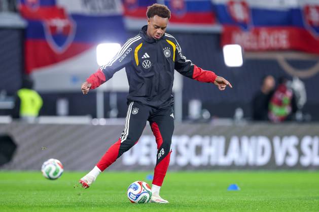 17.11.2025, Fußball, Länderspiel, WM-Qualifikation Europa, Deutschland - Slowakei, Red Bull Arena (Leipzig), 10. Spieltag, Saison 2025 2026: Forzan Assan Ouedraogo (GER 09) beim Aufwärmen Training vor dem Spiel Regulations prohibit any use of photographs as image sequences and or quasi-video. Sachsen Deutschland