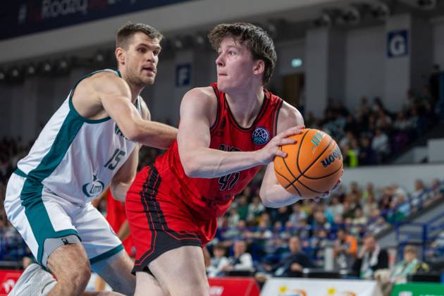 Legia Warszawa - Vilniaus Rytas 18.11.2025 basketball , Warsaw, Basketball Champions League BCL (koszykowka, Liga Mistrzow), game match Legia Warszawa - Vilniaus Rytas image shows:Ojars Silins (L) Simonas Lukosius (R) photo Katarzyna Plewczynska Fotostyk Copyright: xKatarzynaxPlewczynskax 20251118FCTKP222