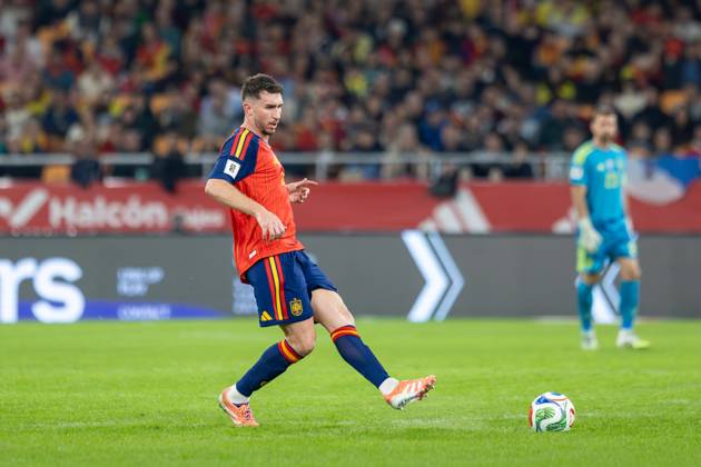Spain v Turkiye - FIFA World Cup, WM, Weltmeisterschaft, Fussball 2026 Qualifier SEVILLE, SPAIN - NOVEMBER 18: Aymeric Laporte of Spain and Athletic Club passes the ball during to the FIFA World Cup 2026 qualifier match between Spain and Turkiye at Estadio de La Cartuja on November 18, 2025 in Seville, Spain. (Photos by Gabriel Colchero Photo Players Images Magara Press) Sevilla Estadio de la Cartuja Sevilla Spain Copyright: xGabrielxColcherox