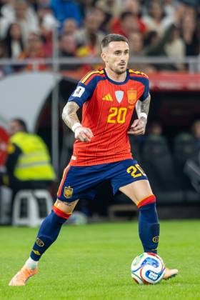Spain v Turkiye - FIFA World Cup, WM, Weltmeisterschaft, Fussball 2026 Qualifier SEVILLE, SPAIN - NOVEMBER 18: Aleix Garcia Serrano of Spain and Bayer Leverkusen runs with the ball during to the FIFA World Cup 2026 qualifier match between Spain and Turkiye at Estadio de La Cartuja on November 18, 2025 in Seville, Spain. (Photos by Gabriel Colchero Photo Players Images Magara Press) Sevilla Estadio de la Cartuja Sevilla Spain Copyright: xGabrielxColcherox