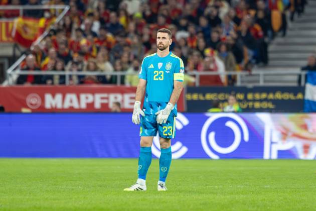 Spain v Turkiye - FIFA World Cup, WM, Weltmeisterschaft, Fussball 2026 Qualifier SEVILLE, SPAIN - NOVEMBER 18: Unai Simon Mendibil of Spain and Athletic Club looks on during to the FIFA World Cup 2026 qualifier match between Spain and Turkiye at Estadio de La Cartuja on November 18, 2025 in Seville, Spain. (Photos by Gabriel Colchero Photo Players Images Magara Press) Sevilla Estadio de la Cartuja Sevilla Spain Copyright: xGabrielxColcherox
