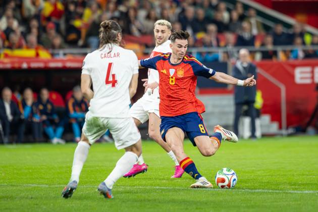 Spain v Turkiye - FIFA World Cup, WM, Weltmeisterschaft, Fussball 2026 Qualifier SEVILLE, SPAIN - NOVEMBER 18: Fabian Ruiz Pena of Spain and Paris Saint-Germain FC shooting to goal during to the FIFA World Cup 2026 qualifier match between Spain and Turkiye at Estadio de La Cartuja on November 18, 2025 in Seville, Spain. (Photos by Gabriel Colchero Photo Players Images Magara Press) Sevilla Estadio de la Cartuja Sevilla Spain Copyright: xGabrielxColcherox