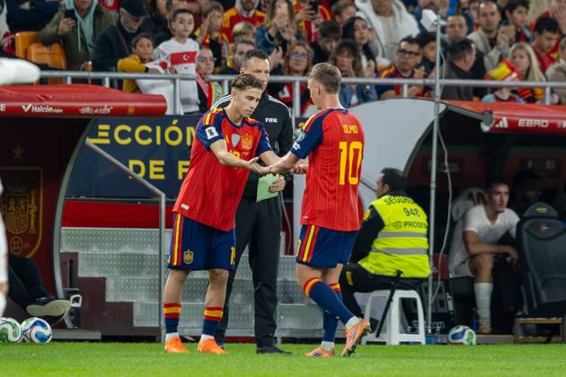 Spain v Turkiye - FIFA World Cup, WM, Weltmeisterschaft, Fussball 2026 Qualifier SEVILLE, SPAIN - NOVEMBER 18: Fermin Lopez Marin of Spain and FC Barcelona, Barca and Daniel Olmo Carvajal of Spain and FC Barcelona during to the FIFA World Cup 2026 qualifier match between Spain and Turkiye at Estadio de La Cartuja on November 18, 2025 in Seville, Spain. (Photos by Gabriel Colchero Photo Players Images Magara Press) Sevilla Estadio de la Cartuja Sevilla Spain Copyright: xGabrielxColcherox