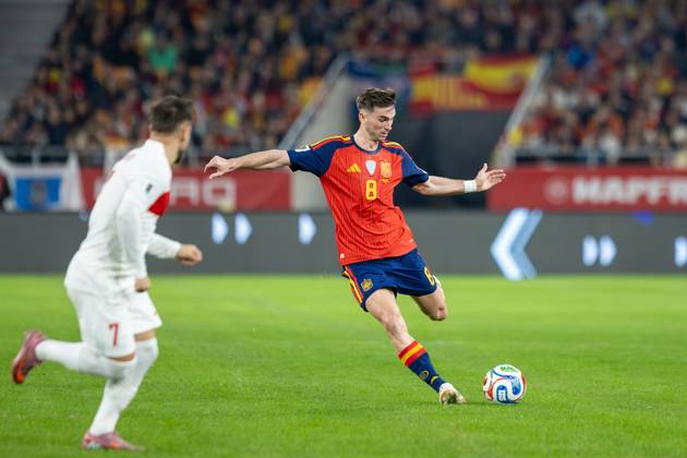 Spain v Turkiye - FIFA World Cup, WM, Weltmeisterschaft, Fussball 2026 Qualifier SEVILLE, SPAIN - NOVEMBER 18: Fabian Ruiz Pena of Spain and Paris Saint-Germain FC passes the ball during to the FIFA World Cup 2026 qualifier match between Spain and Turkiye at Estadio de La Cartuja on November 18, 2025 in Seville, Spain. (Photos by Gabriel Colchero Photo Players Images Magara Press) Sevilla Estadio de la Cartuja Sevilla Spain Copyright: xGabrielxColcherox