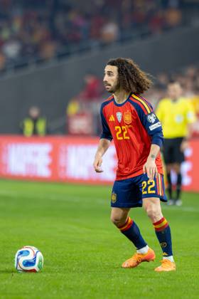 Spain v Turkiye - FIFA World Cup, WM, Weltmeisterschaft, Fussball 2026 Qualifier SEVILLE, SPAIN - NOVEMBER 18: Marc Cucurella Saseta of Spain and Chelsea runs with the ball during to the FIFA World Cup 2026 qualifier match between Spain and Turkiye at Estadio de La Cartuja on November 18, 2025 in Seville, Spain. (Photos by Gabriel Colchero Photo Players Images Magara Press) Sevilla Estadio de la Cartuja Sevilla Spain Copyright: xGabrielxColcherox