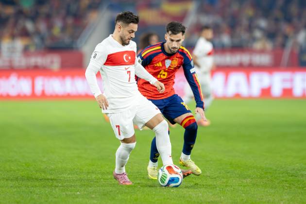 Spain v Turkiye - FIFA World Cup, WM, Weltmeisterschaft, Fussball 2026 Qualifier SEVILLE, SPAIN - NOVEMBER 18: Yusuf Sari of Turkye runs with the ball during to the FIFA World Cup 2026 qualifier match between Spain and Turkiye at Estadio de La Cartuja on November 18, 2025 in Seville, Spain. (Photos by Gabriel Colchero Photo Players Images Magara Press) Sevilla Estadio de la Cartuja Sevilla Spain Copyright: xGabrielxColcherox
