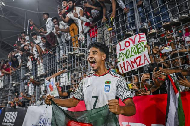 Bangladesh v India - AFC Asian Cup Shekh Morsalin of Bangladesh celebrates after winning the match during the third round of the Asian Cup qualifiers between Bangladesh and India at the National Stadium in Dhaka, Bangladesh, on November 18, 2025. (Final Score: Bangladesh 1:0 India). Dhaka Bangladesh  Copyright: xZabedxHasnainxChowdhuryx originalFilename:chowdhury-banglade251118_np7ax.jpg