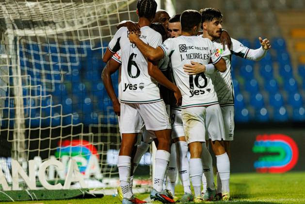 Players of Estrela seen celebrating after goal from Sidny Lopes Cabral during Liga Portugal game between teams of Casa Pia and CF Estrela Amadora at Estadio Municipal Rio Maior (Maciej Rogowski Ball Raw Images) Rio Maior Estadio Municipal Rio Maior Portugal Copyright: xMaciejxRogowskix maciejrogowski_casapia_estrela_2526-232