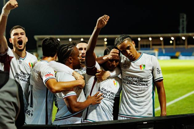 Players of Estrela seen celebrating after goal from Sidny Lopes Cabral during Liga Portugal game between teams of Casa Pia and CF Estrela Amadora at Estadio Municipal Rio Maior (Maciej Rogowski Ball Raw Images) Rio Maior Estadio Municipal Rio Maior Portugal Copyright: xMaciejxRogowskix maciejrogowski_casapia_estrela_2526-308