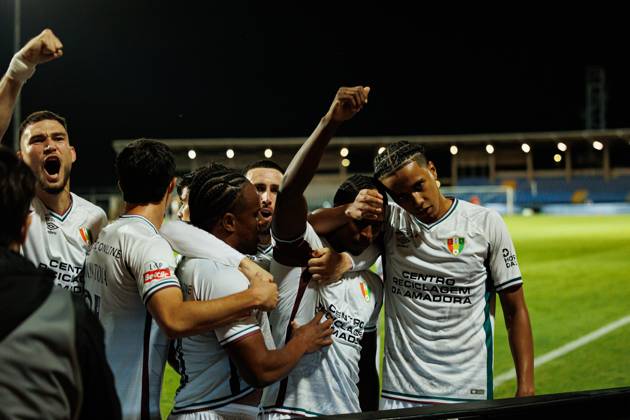 Players of Estrela seen celebrating after goal from Sidny Lopes Cabral during Liga Portugal game between teams of Casa Pia and CF Estrela Amadora at Estadio Municipal Rio Maior (Maciej Rogowski Ball Raw Images) Rio Maior Estadio Municipal Rio Maior Portugal Copyright: xMaciejxRogowskix maciejrogowski_casapia_estrela_2526-310