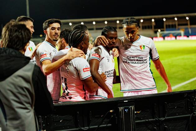 Players of Estrela seen celebrating after goal from Sidny Lopes Cabral during Liga Portugal game between teams of Casa Pia and CF Estrela Amadora at Estadio Municipal Rio Maior (Maciej Rogowski Ball Raw Images) Rio Maior Estadio Municipal Rio Maior Portugal Copyright: xMaciejxRogowskix maciejrogowski_casapia_estrela_2526-313