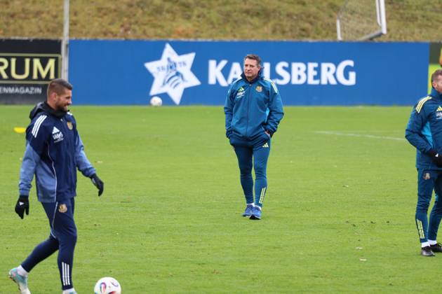 20.11.2025, xrekx, Fussball 3.Liga, 1. FC Saarbrücken - Training v.l. Kai Brünker Bruenker (1.FC Saarbruecken) Alois Schwartz Trainer (1.FC Saarbruecken) (DFL DFB REGULATIONS PROHIBIT ANY USE OF PHOTOGRAPHS as IMAGE SEQUENCES and or QUASI-VIDEO) Saarbrücken