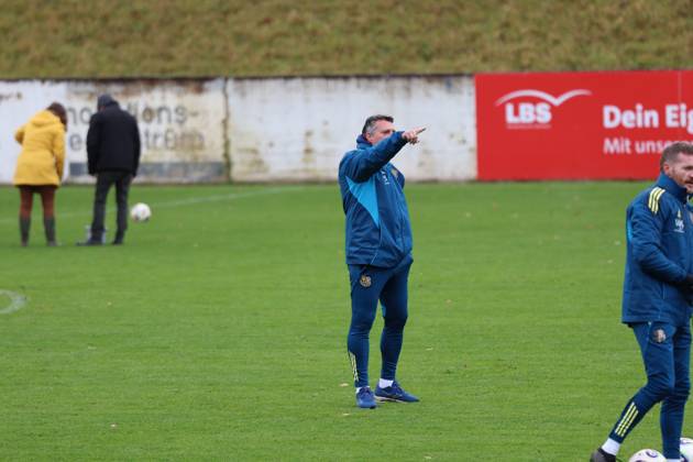 20.11.2025, xrekx, Fussball 3.Liga, 1. FC Saarbrücken - Training v.l. Alois Schwartz Trainer (1.FC Saarbruecken) (DFL DFB REGULATIONS PROHIBIT ANY USE OF PHOTOGRAPHS as IMAGE SEQUENCES and or QUASI-VIDEO) Saarbrücken