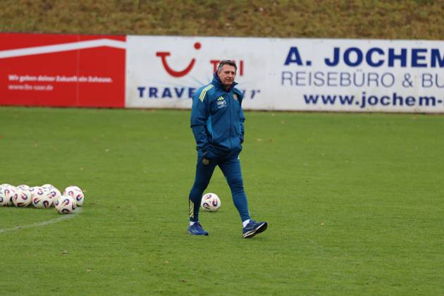 20.11.2025, xrekx, Fussball 3.Liga, 1. FC Saarbrücken - Training v.l. Alois Schwartz Trainer (1.FC Saarbruecken) (DFL DFB REGULATIONS PROHIBIT ANY USE OF PHOTOGRAPHS as IMAGE SEQUENCES and or QUASI-VIDEO) Saarbrücken