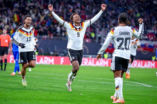 17.11.2025, Fußball, Länderspiel, WM-Qualifikation Europa, Deutschland - Slowakei, Red Bull Arena (Leipzig), 10. Spieltag, Saison 2025 2026: Torjubel nach dem Tor zum 6:0 durch Torschütze Forzan Assan Ouedraogo (GER 09) zusammen mit Felix Nmecha (GER 13) Serge Gnabry (GER 20) Regulations prohibit any use of photographs as image sequences and or quasi-video. Sachsen Deutschland